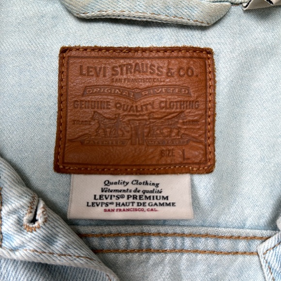 Levi’s light blue denim jacket Large - Picture 2 of 3